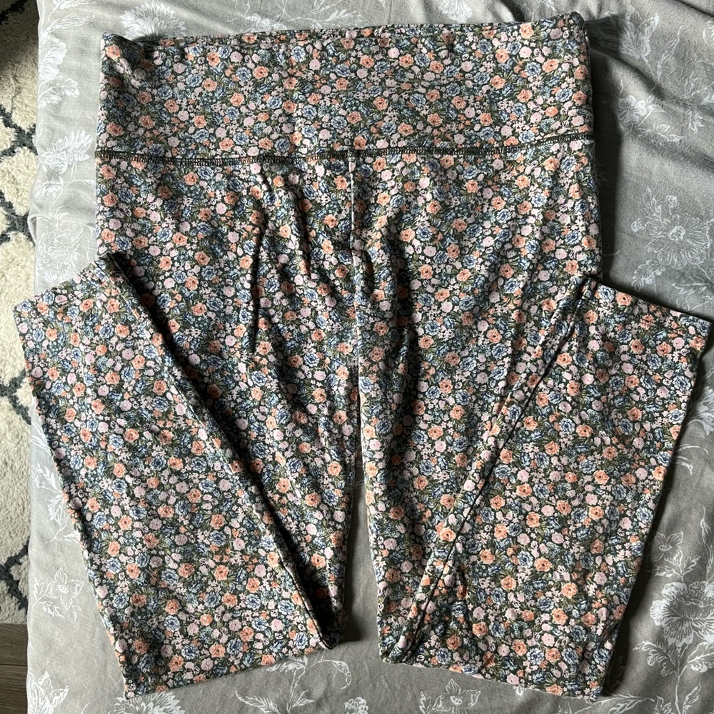 Like New LOFT - Lou & Grey Multicolored Floral Leggings - Size M